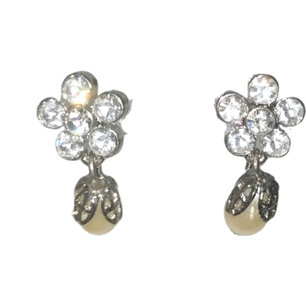 Silvertone earring with pearl beads - Picture 3 of 9